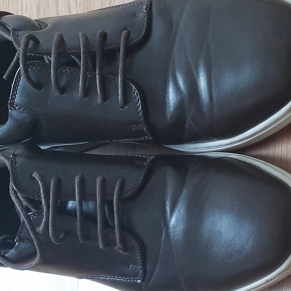 Men's size 12 Perry Ellis Portfolio brown shoes.